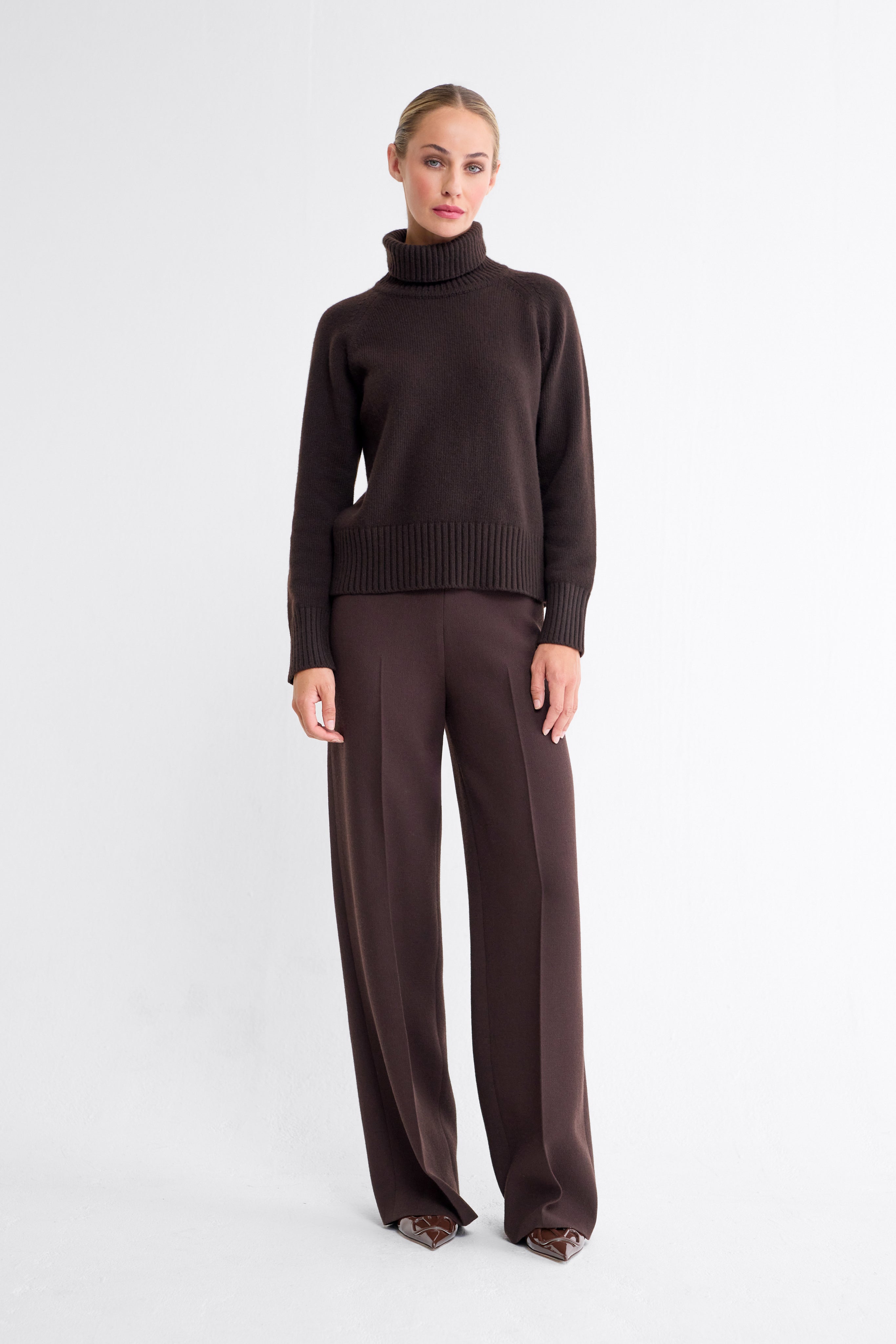 Macy Wool-Cashmere Roll Neck Sweater in Espresso
