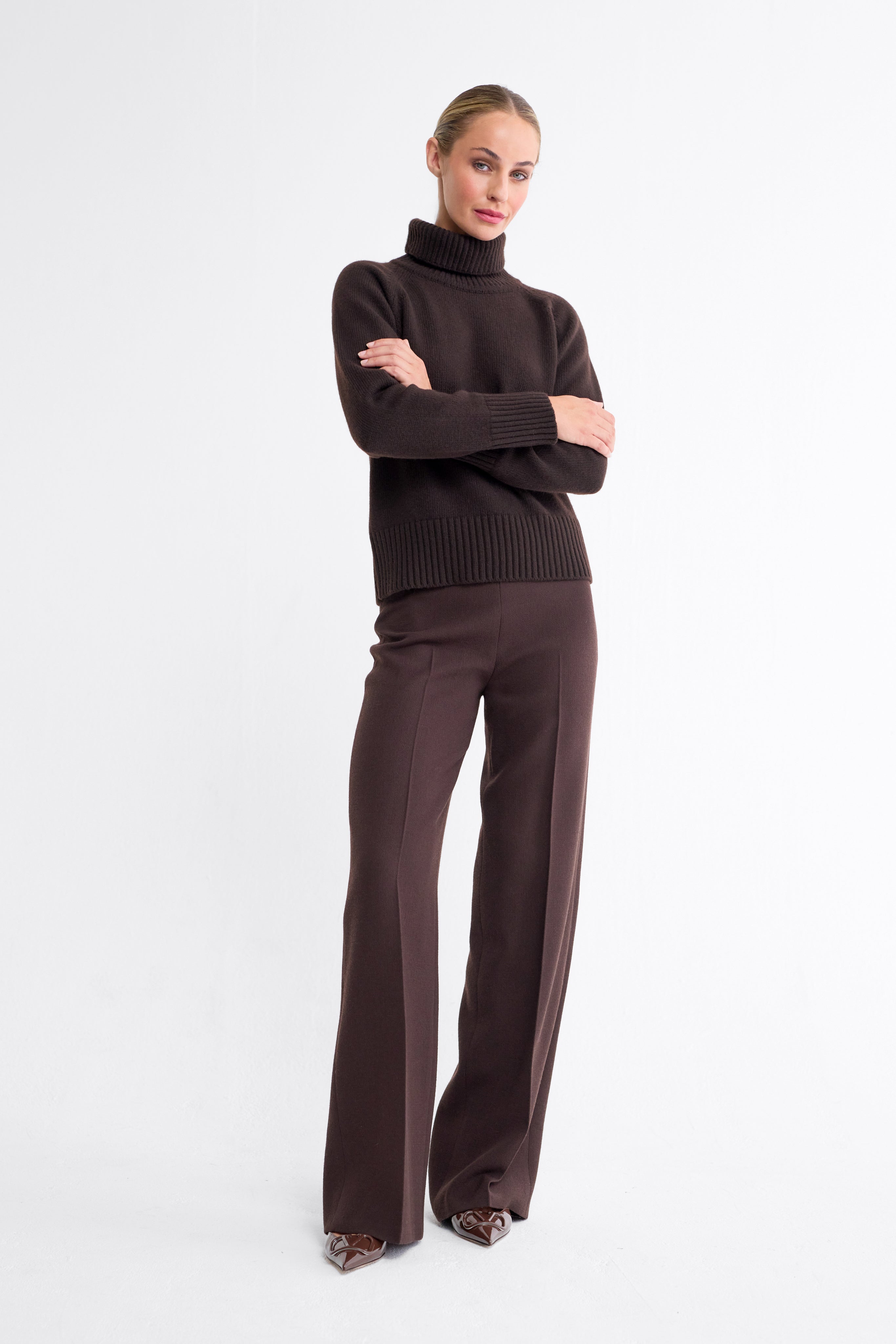 Macy Wool-Cashmere Roll Neck Sweater in Espresso